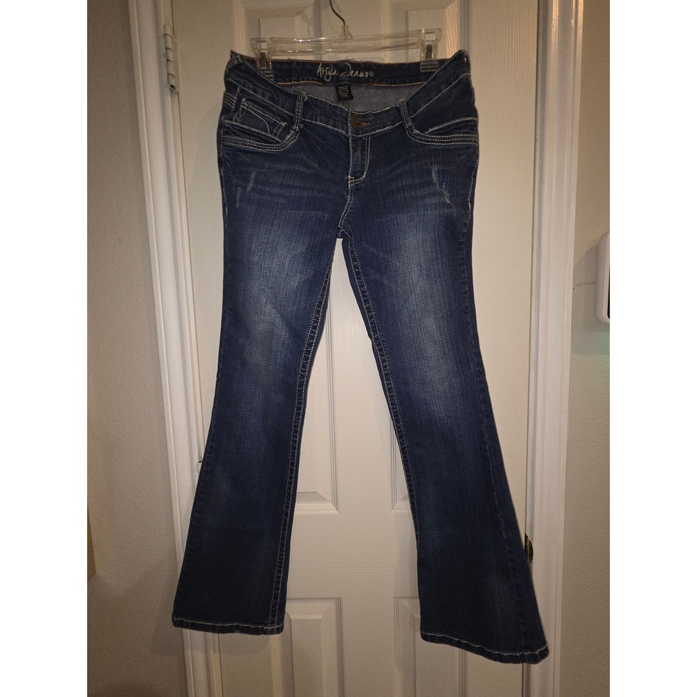 Ariya Jeans Women 7/8 Dark Wash Bootcut Denim Embroidered Flap Pocket Blue